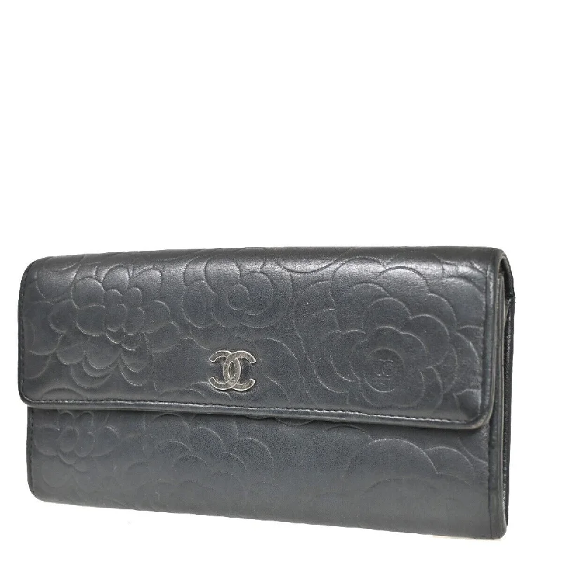 Wallets with luxury flaps-Chanel Camélia  Leather Wallet  (Pre-Owned)