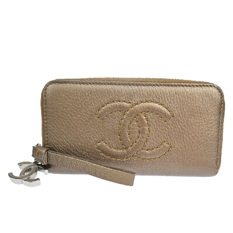 Wallets for organizing cards-Chanel Cc  Leather Wallet  (Pre-Owned)