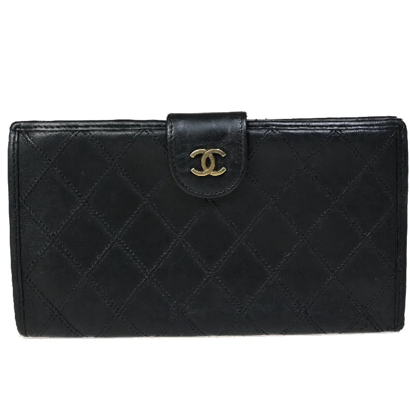 Wallets with hidden flaps-Chanel Coco Mark  Leather Wallet  (Pre-Owned)