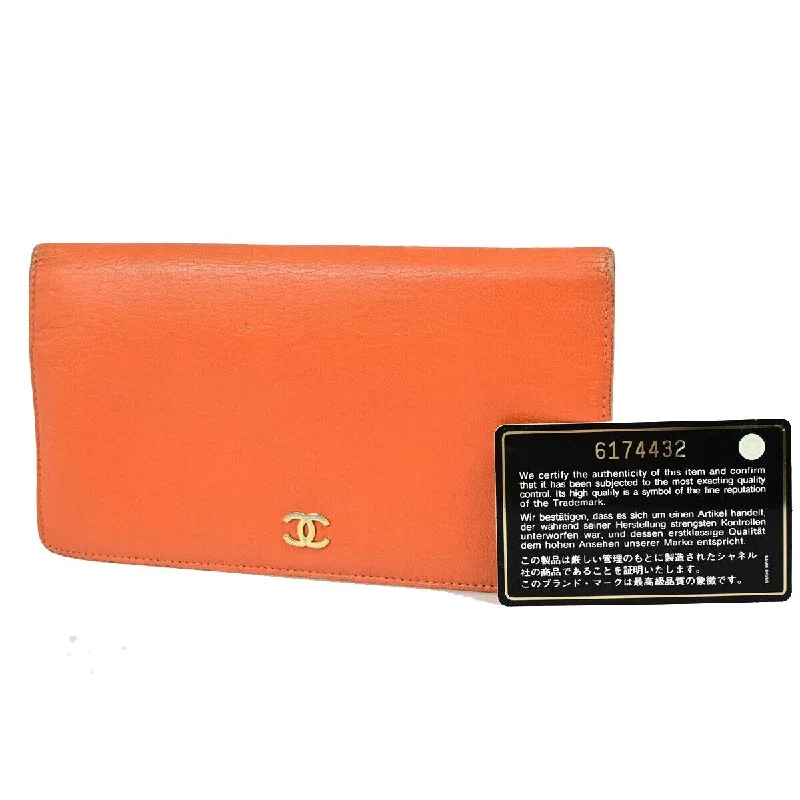 Keychains with plastic hooks-Chanel Coco Mark  Leather Wallet  (Pre-Owned)