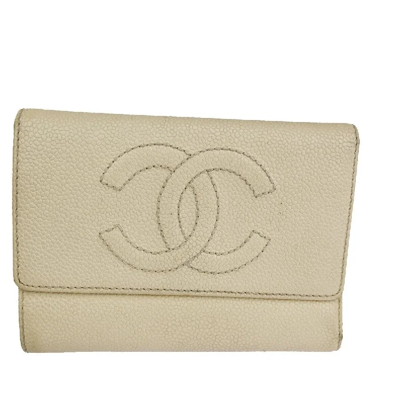 Wallets with fine pockets-Chanel Logo Cc  Leather Wallet  (Pre-Owned)