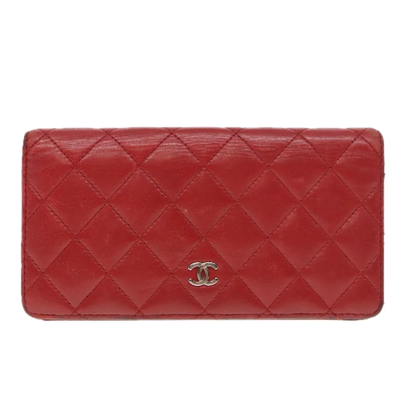 Wallets with card pockets-Chanel Matelassé  Leather Wallet  (Pre-Owned)